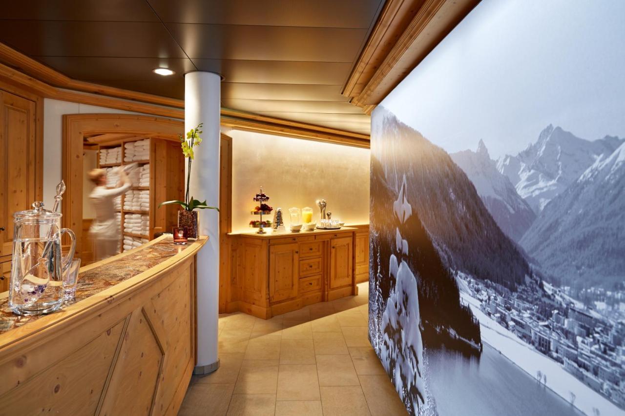 Precise Tale Seehof Davos Buitenkant foto The interior of the station