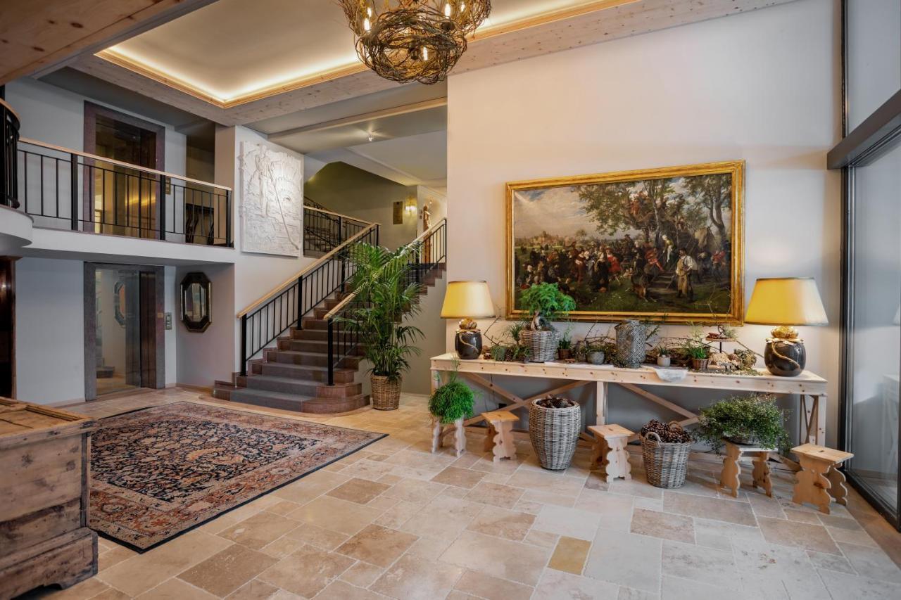 Precise Tale Seehof Davos Buitenkant foto Interior of the hotel