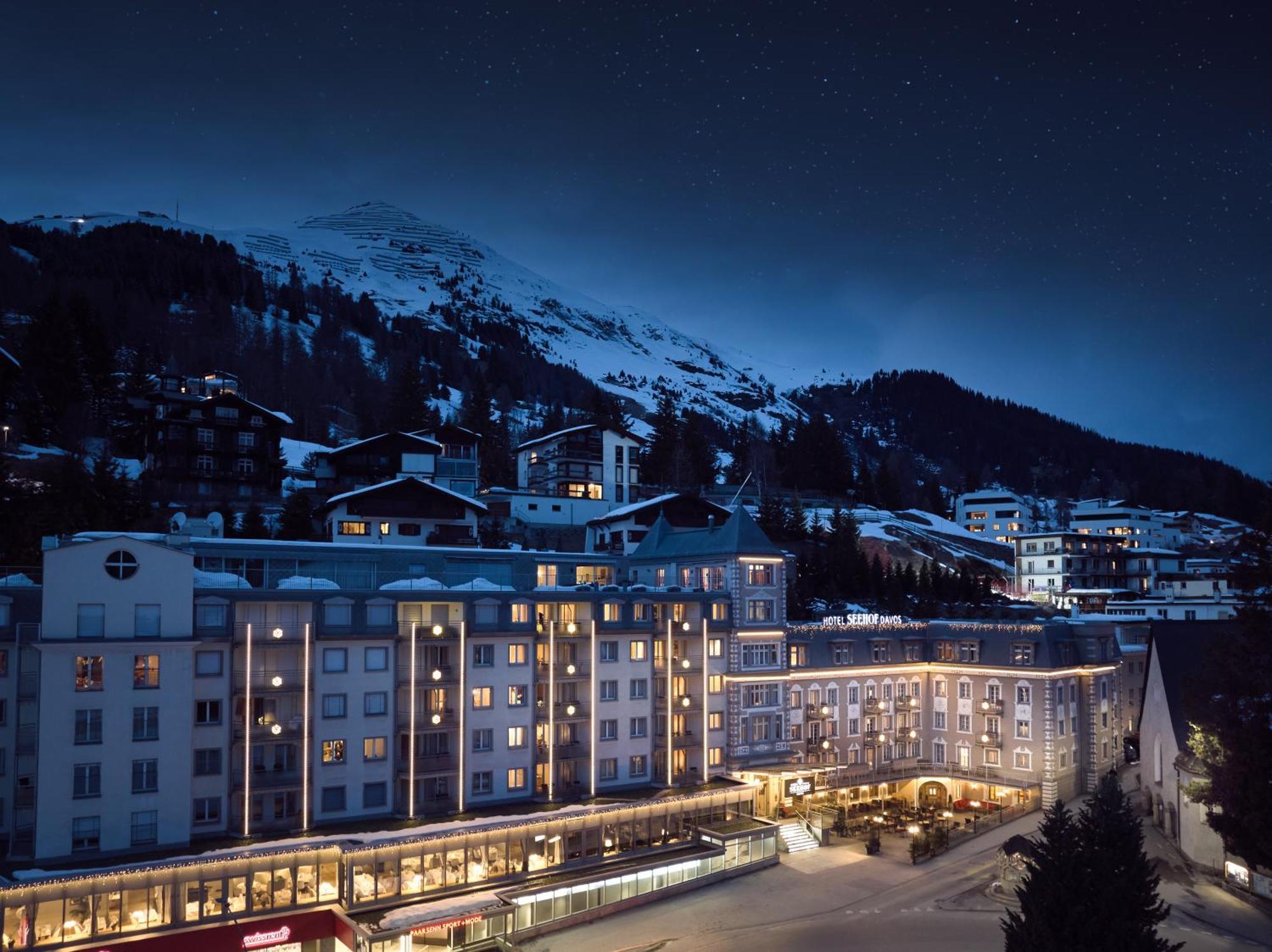 Precise Tale Seehof Davos Buitenkant foto The village of Lenzerheide