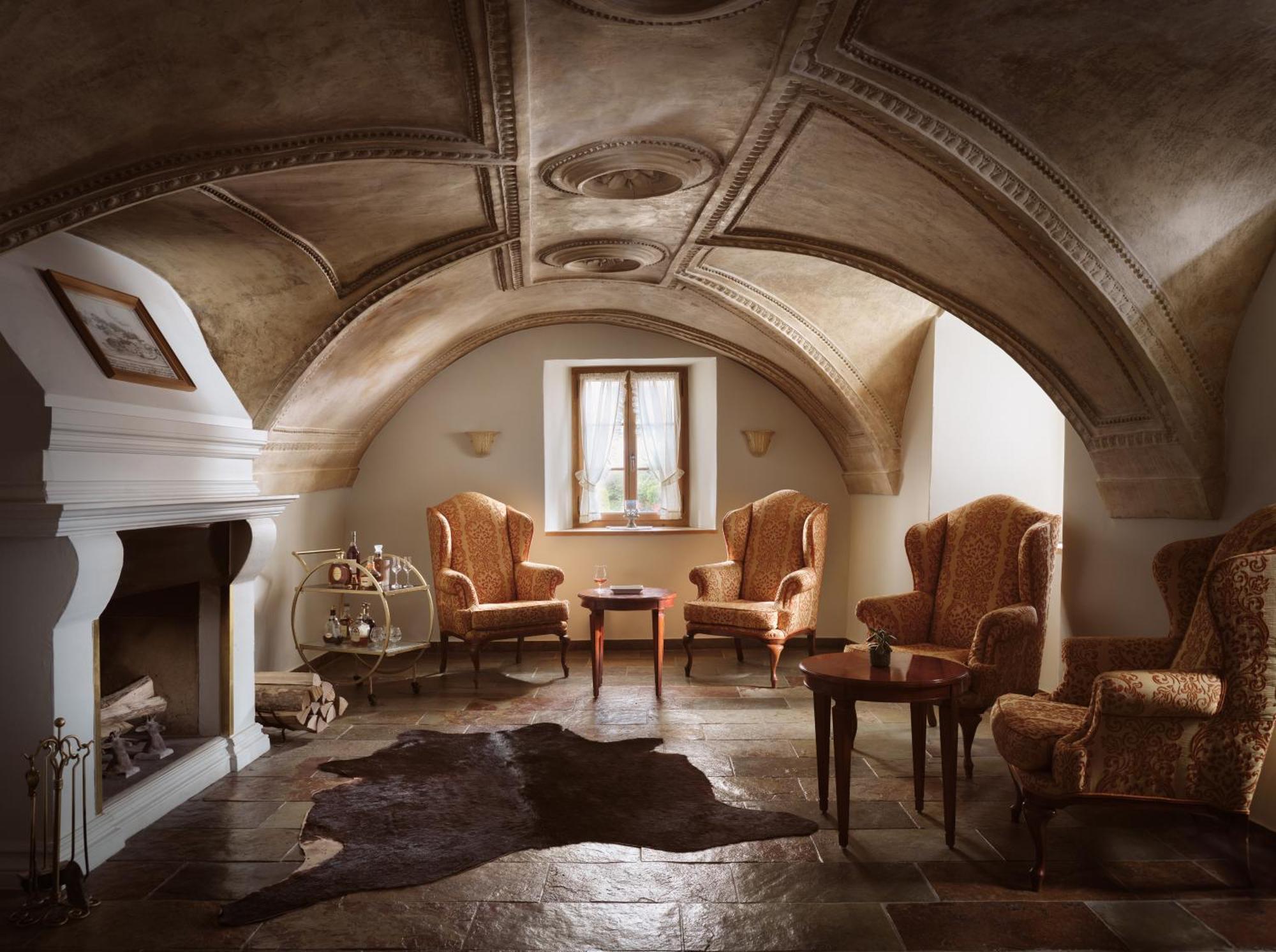 Precise Tale Seehof Davos Buitenkant foto The interior of the castle